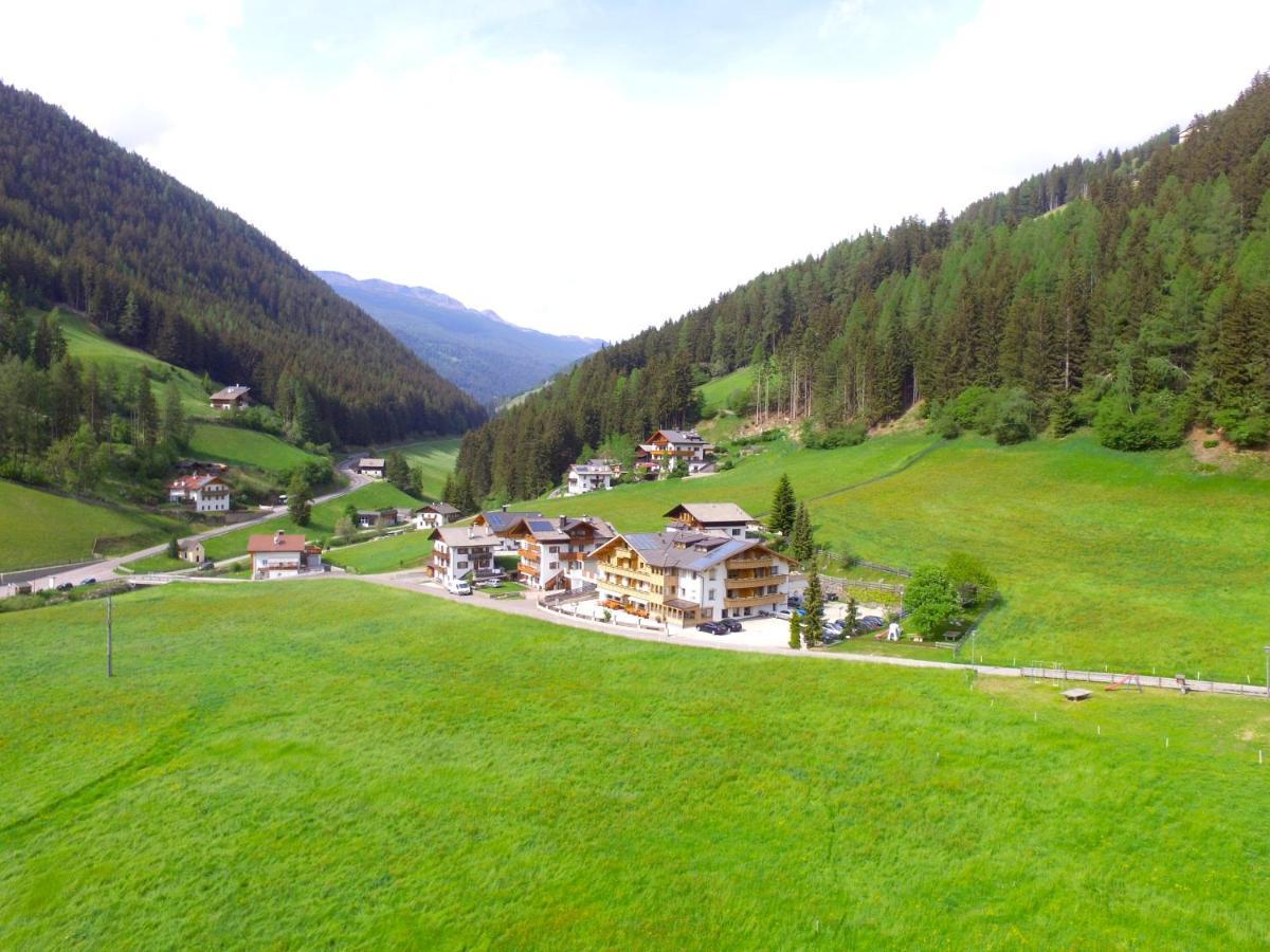 Almhotel Bergerhof Sarentino Esterno foto