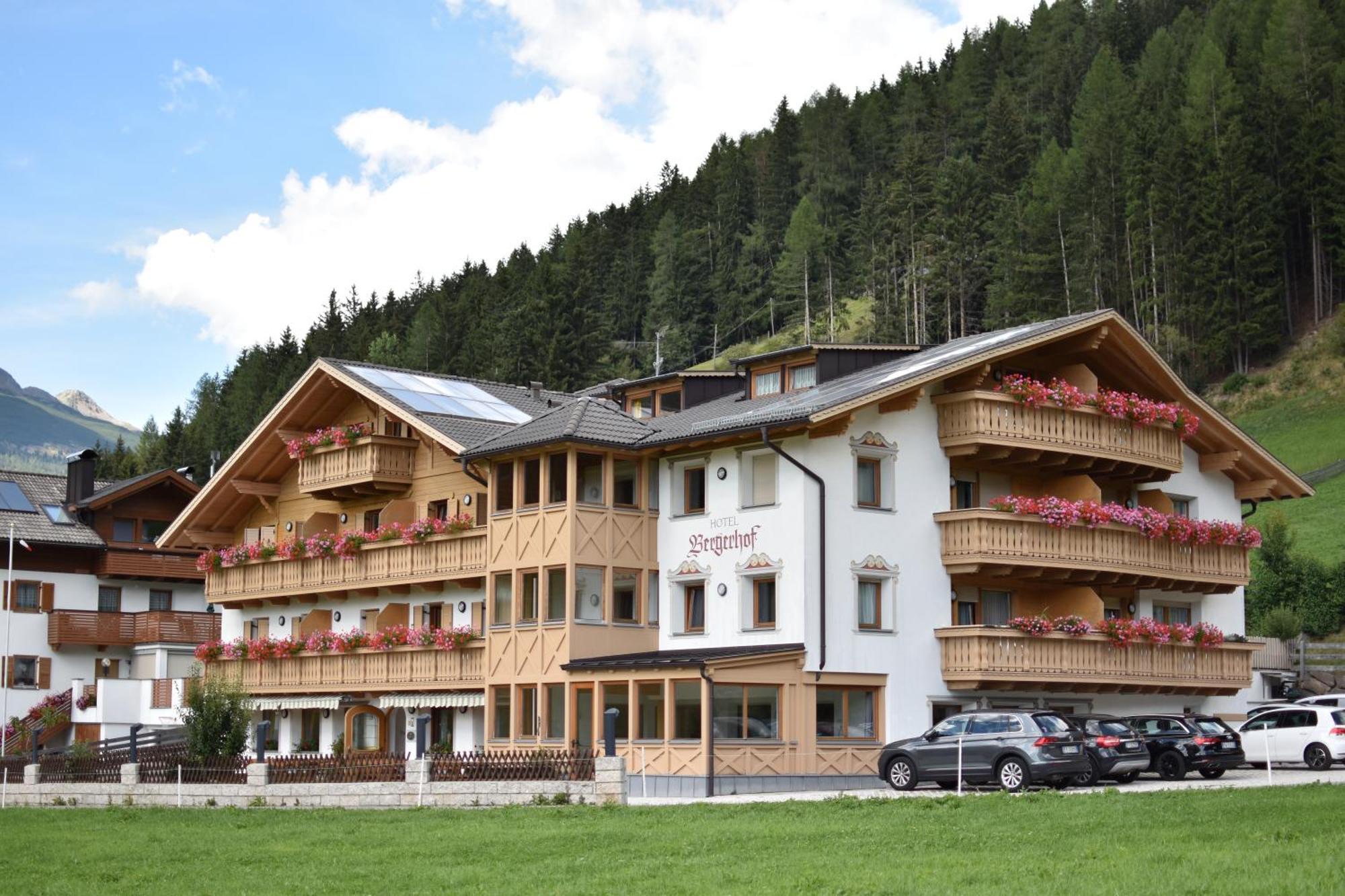Almhotel Bergerhof Sarentino Esterno foto